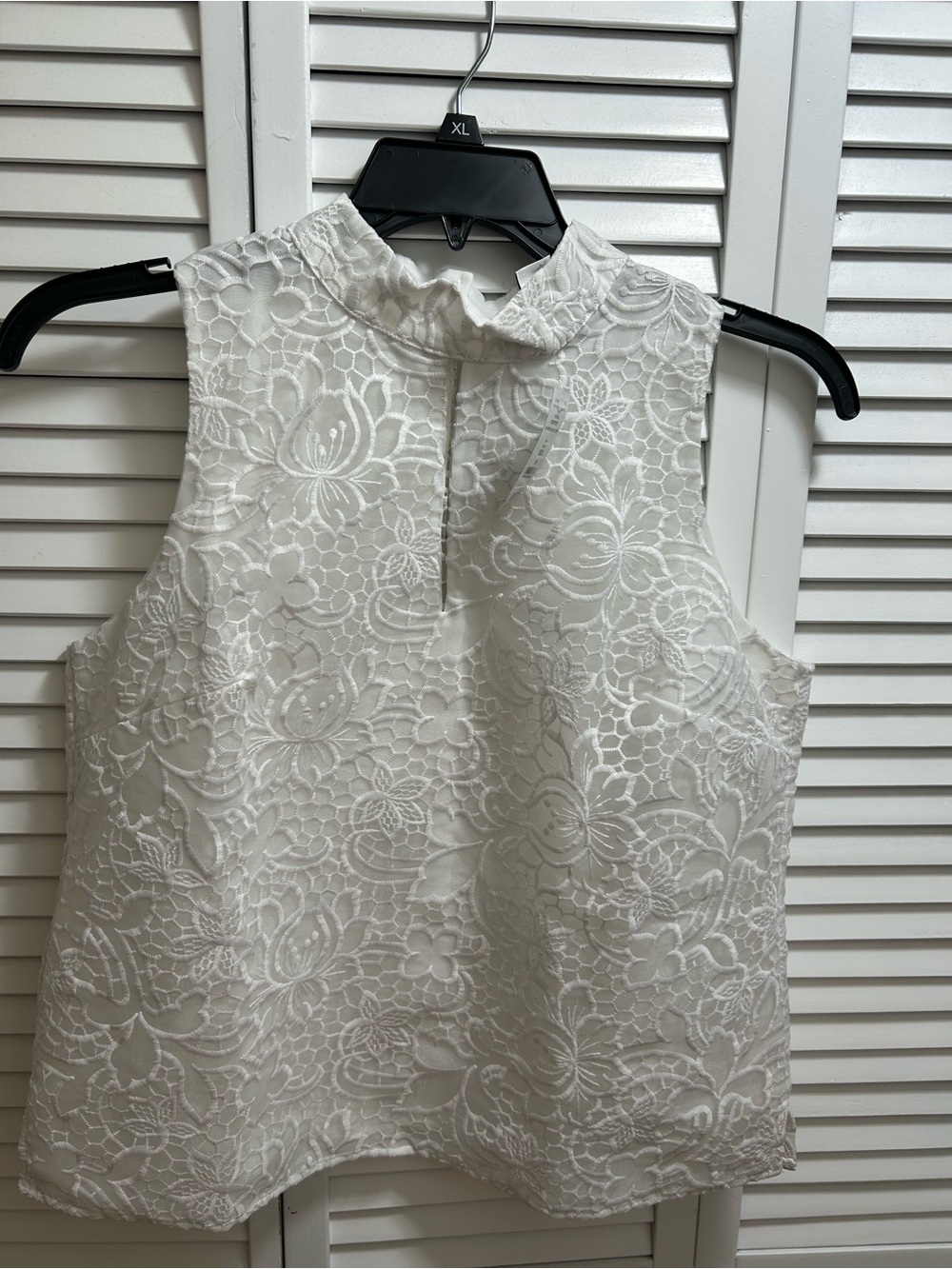 White House Black Market White Floral Lace Mock Neck Camisole NWT Size 10